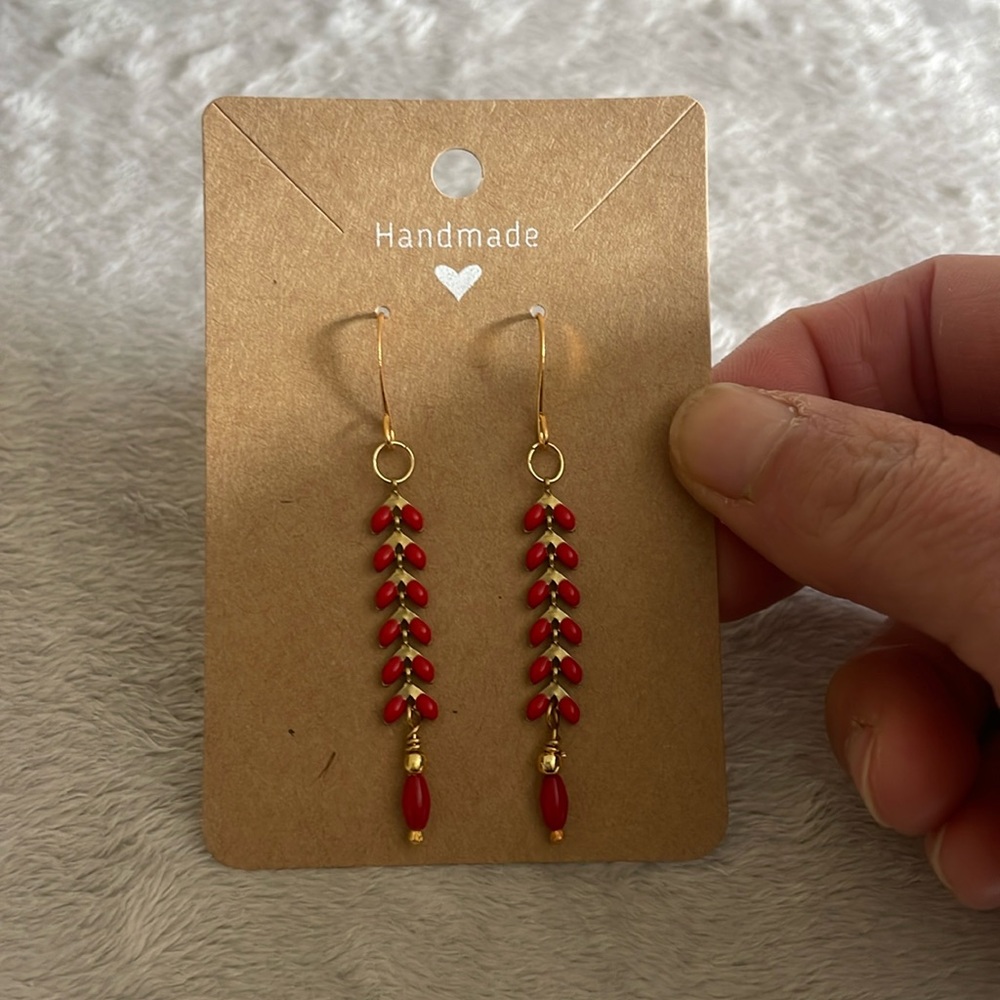 Earrings with coral